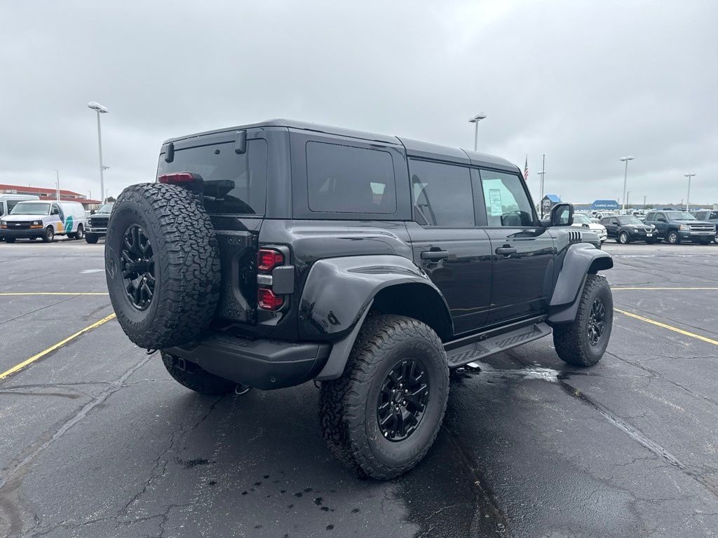 Ford Bronco Vehicle Full-screen Gallery Image 6