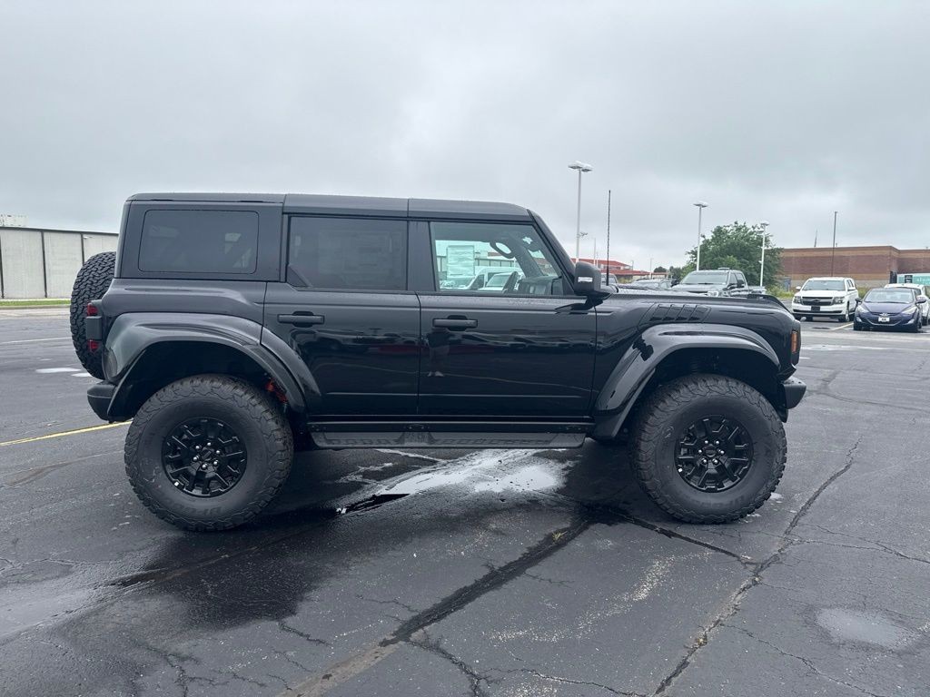 Ford Bronco Vehicle Full-screen Gallery Image 7