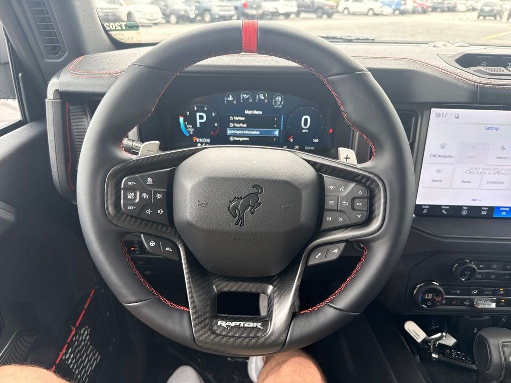 Ford Bronco Vehicle Full-screen Gallery Image 12