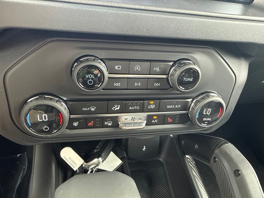 Ford Bronco Vehicle Full-screen Gallery Image 19