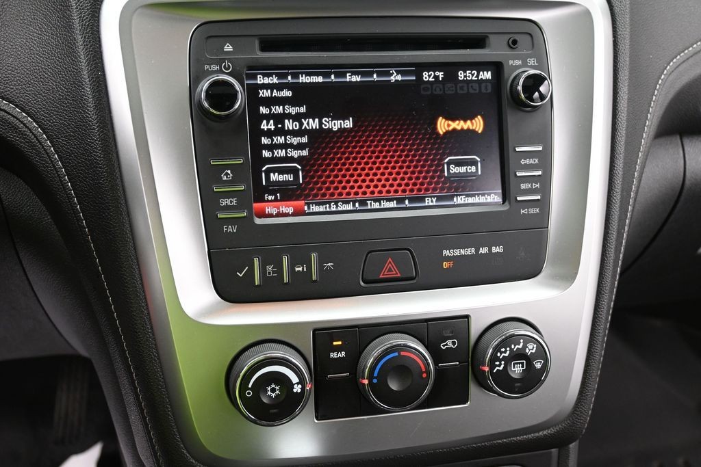 GMC Acadia Vehicle Full-screen Gallery Image 10
