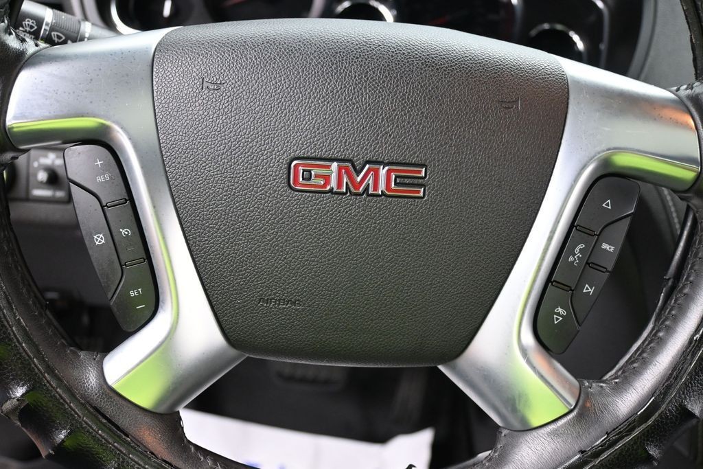 GMC Acadia Vehicle Full-screen Gallery Image 12