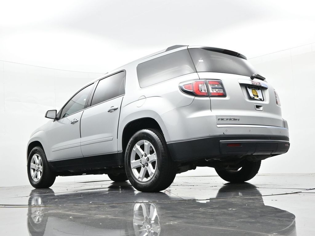GMC Acadia Vehicle Full-screen Gallery Image 18