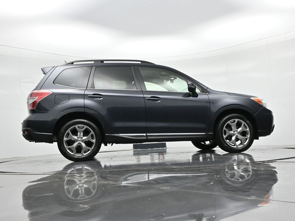 Subaru Forester Vehicle Full-screen Gallery Image 21