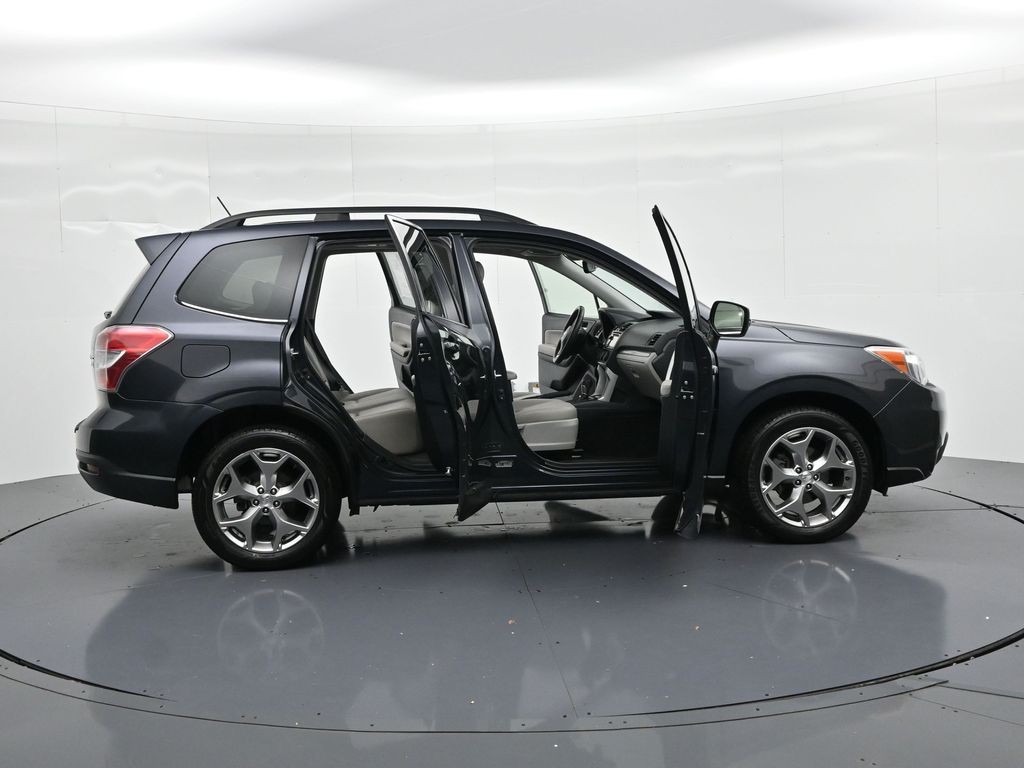 Subaru Forester Vehicle Full-screen Gallery Image 22
