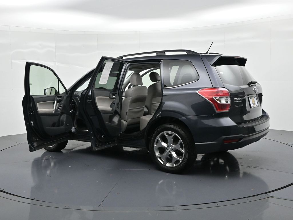 Subaru Forester Vehicle Full-screen Gallery Image 23