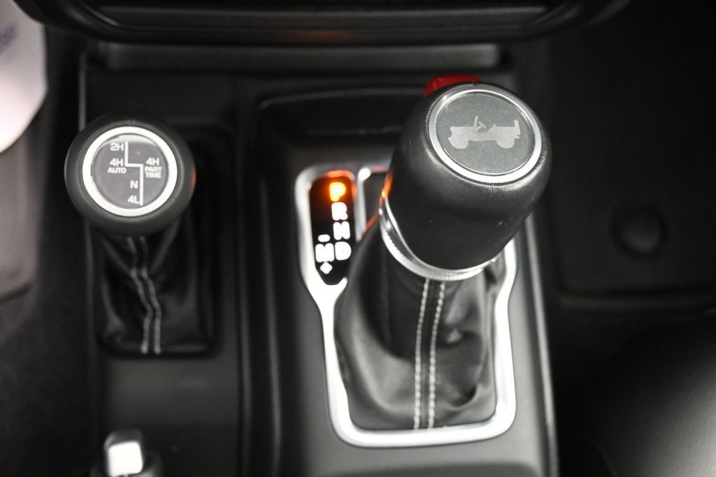 Jeep Wrangler 4xe Vehicle Full-screen Gallery Image 15