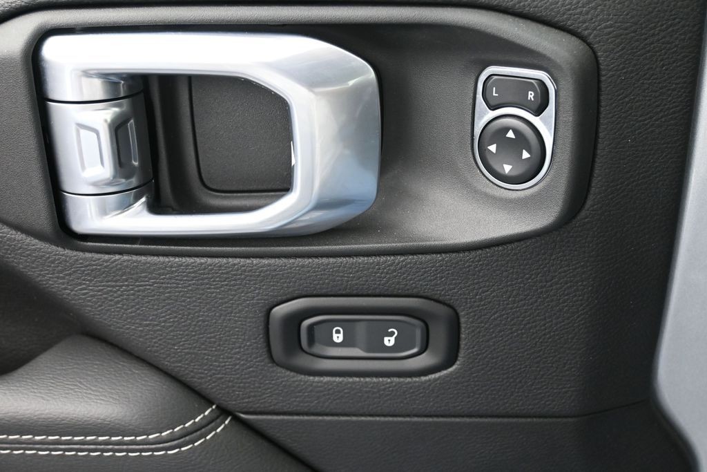 Jeep Wrangler 4xe Vehicle Full-screen Gallery Image 20