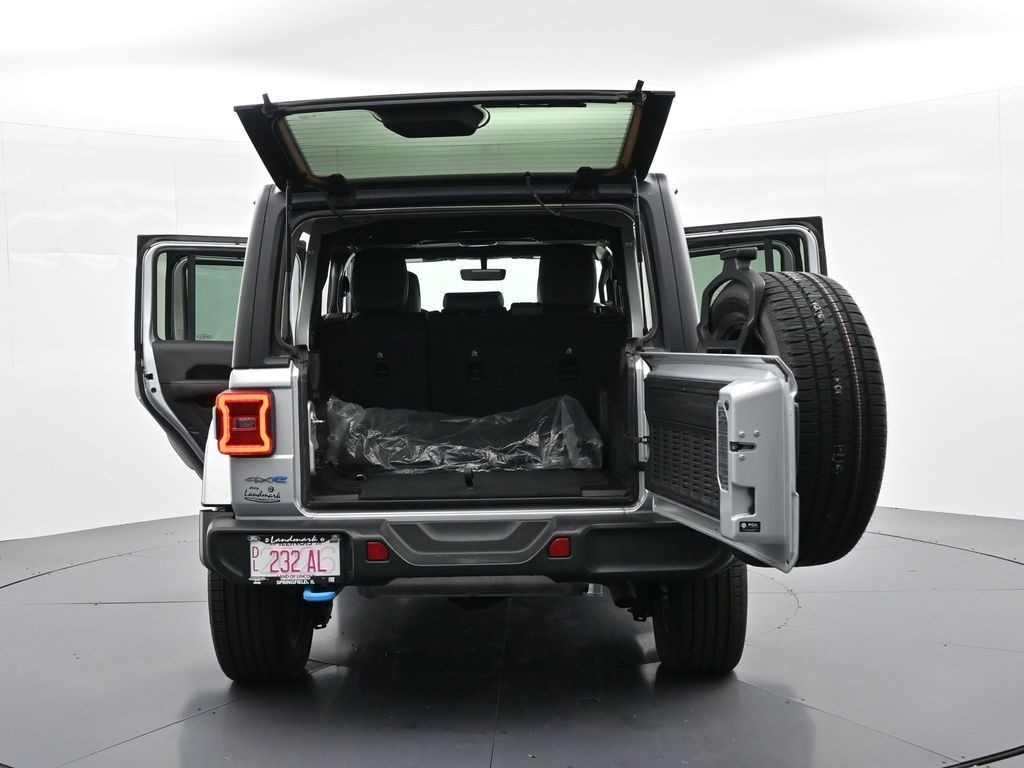 Jeep Wrangler 4xe Vehicle Full-screen Gallery Image 33