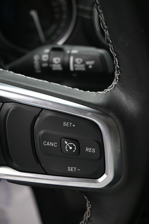 Jeep Wrangler 4xe Vehicle Full-screen Gallery Image 17