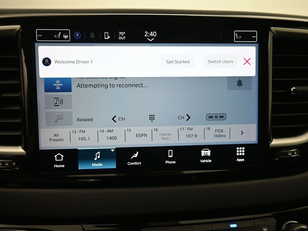 Chrysler Pacifica Vehicle Full-screen Gallery Image 11