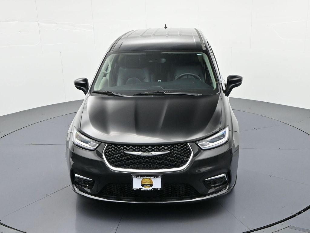 Chrysler Pacifica Vehicle Full-screen Gallery Image 23