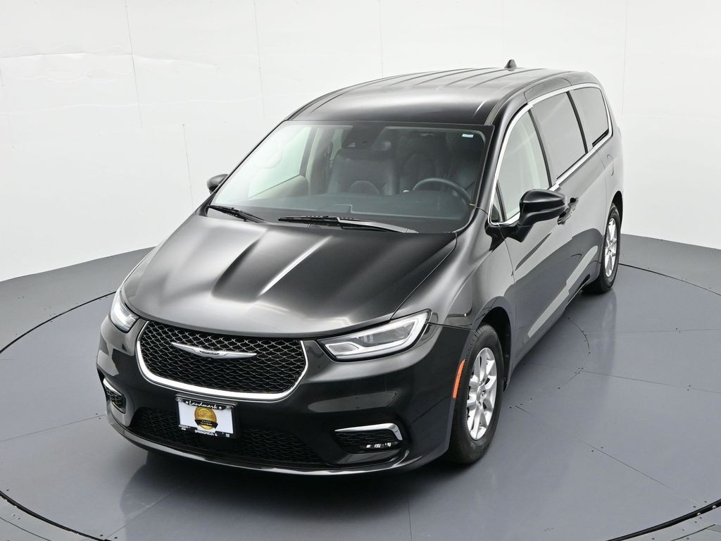 Chrysler Pacifica Vehicle Full-screen Gallery Image 24