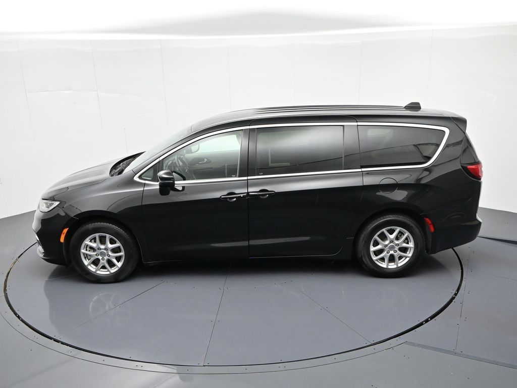 Chrysler Pacifica Vehicle Full-screen Gallery Image 25