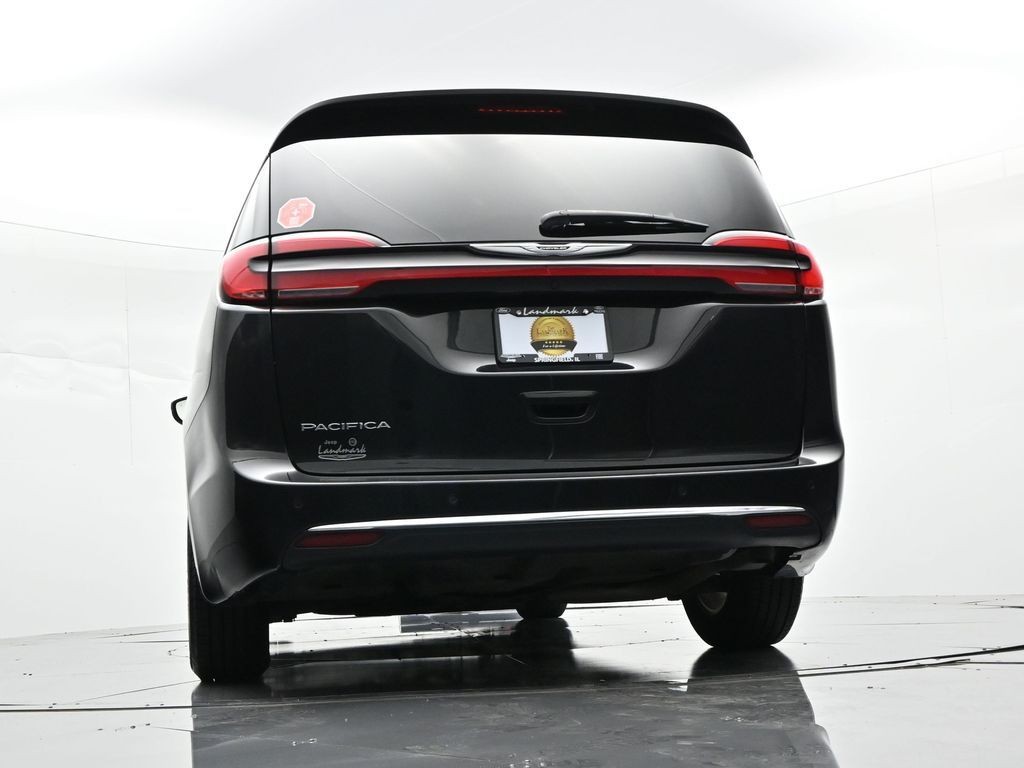 Chrysler Pacifica Vehicle Full-screen Gallery Image 27