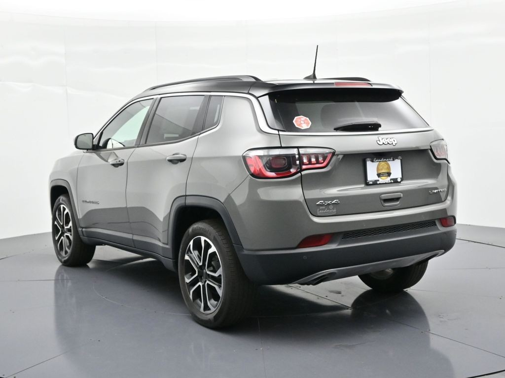 Jeep Compass Vehicle Full-screen Gallery Image 8