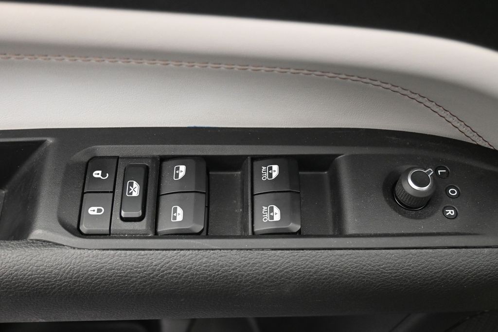 Jeep Compass Vehicle Full-screen Gallery Image 19