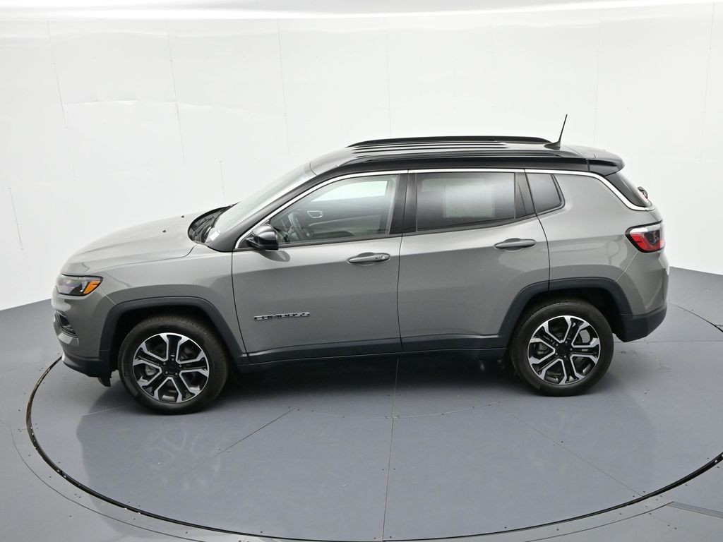 Jeep Compass Vehicle Full-screen Gallery Image 23