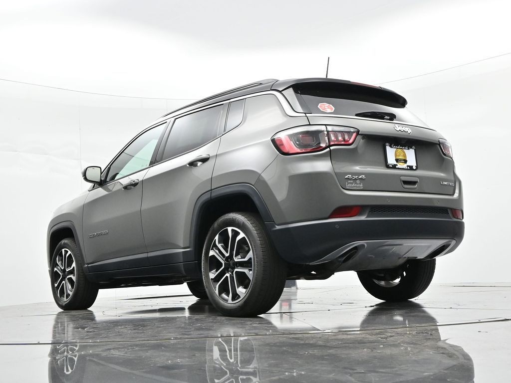 Jeep Compass Vehicle Full-screen Gallery Image 24