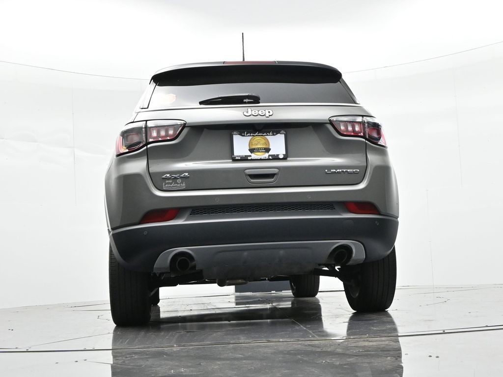 Jeep Compass Vehicle Full-screen Gallery Image 25