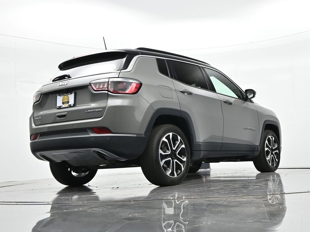 Jeep Compass Vehicle Full-screen Gallery Image 26