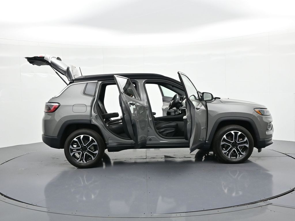 Jeep Compass Vehicle Full-screen Gallery Image 28