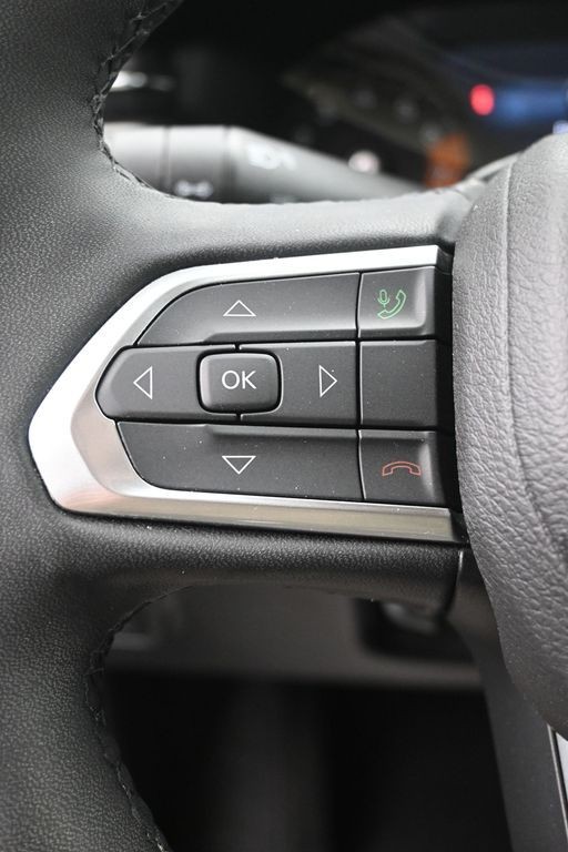 Jeep Compass Vehicle Full-screen Gallery Image 17