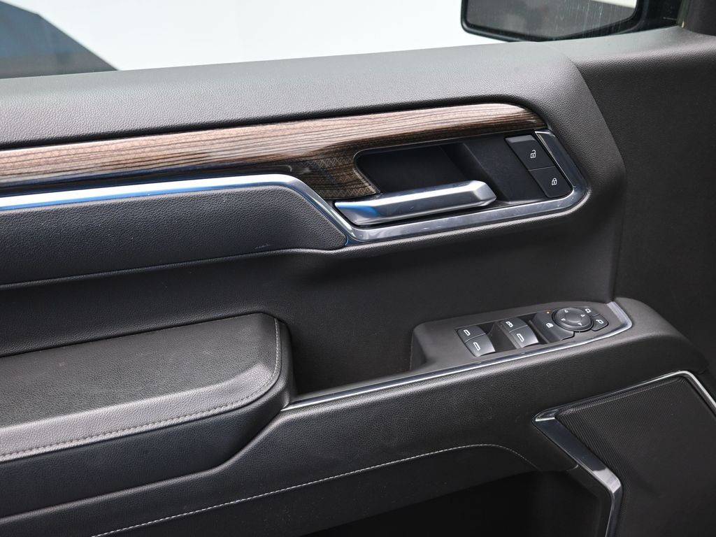 Chevrolet Silverado 1500 Vehicle Full-screen Gallery Image 10