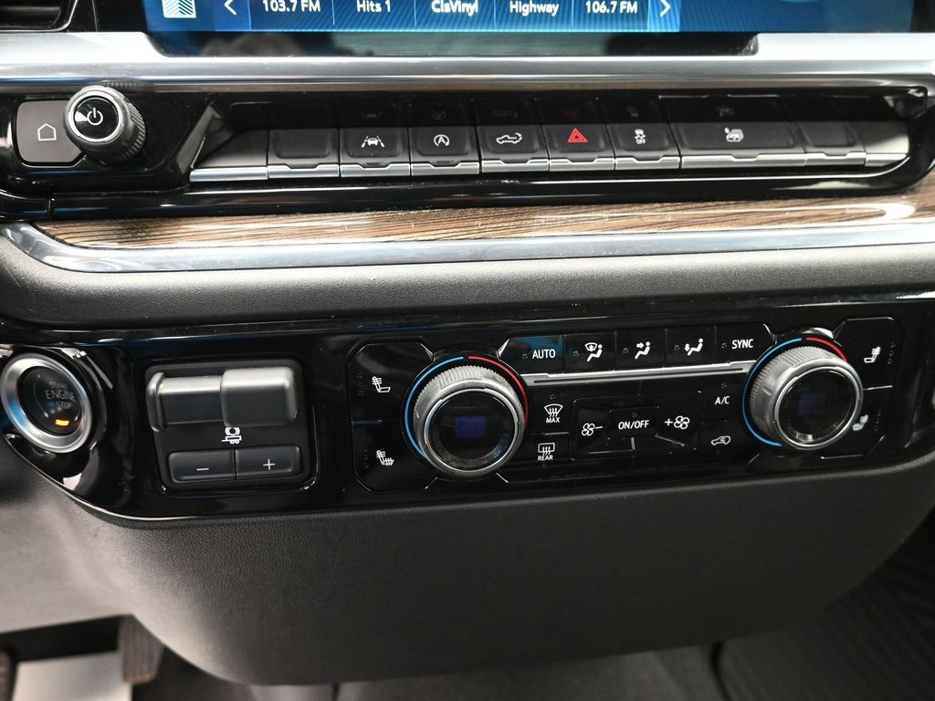 Chevrolet Silverado 1500 Vehicle Full-screen Gallery Image 13