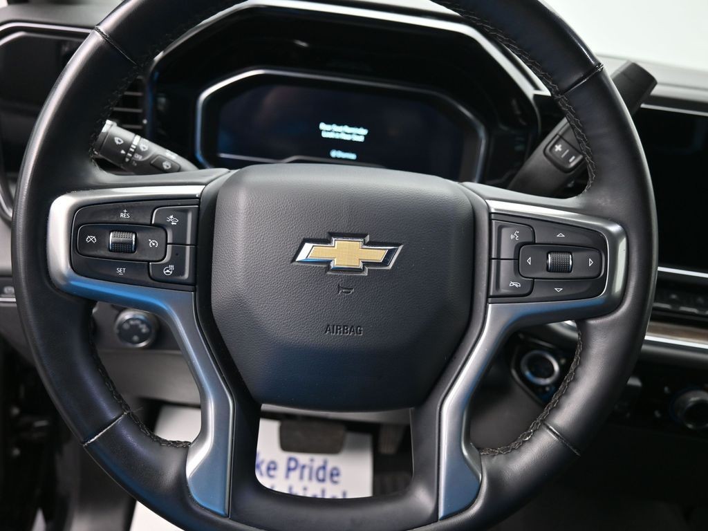 Chevrolet Silverado 1500 Vehicle Full-screen Gallery Image 14