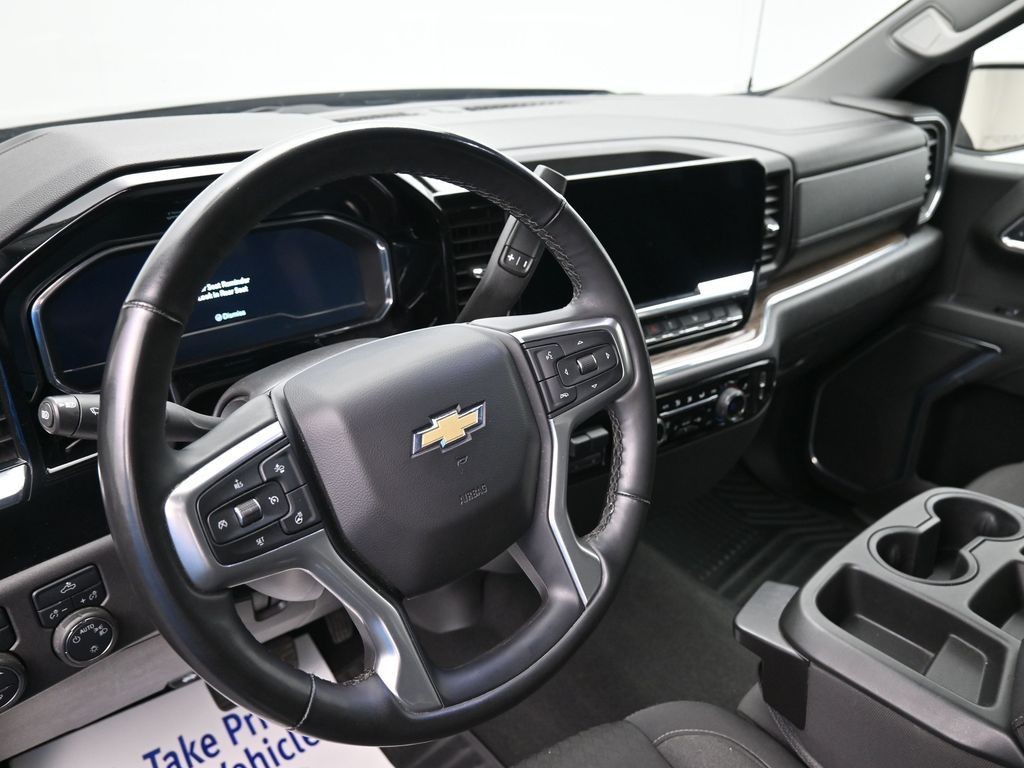 Chevrolet Silverado 1500 Vehicle Full-screen Gallery Image 15