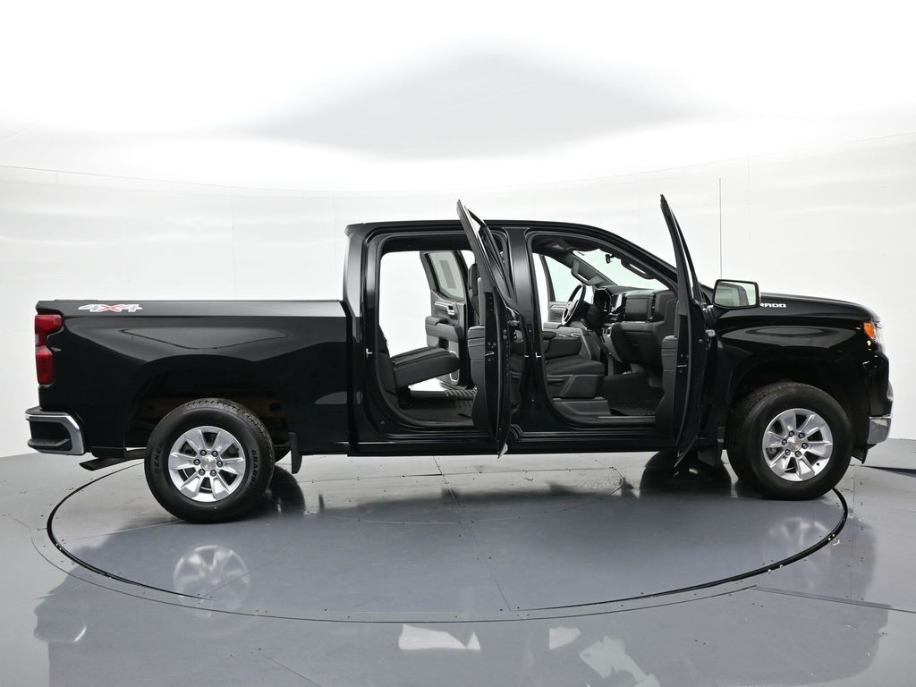 Chevrolet Silverado 1500 Vehicle Full-screen Gallery Image 24