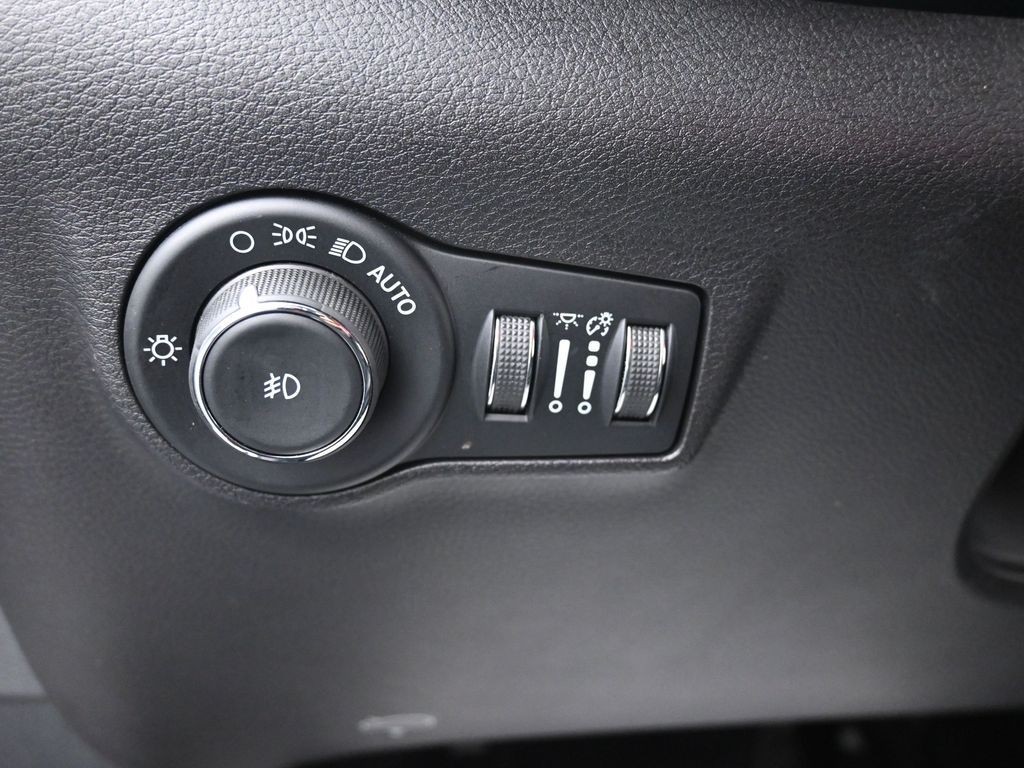Jeep Compass Vehicle Full-screen Gallery Image 14