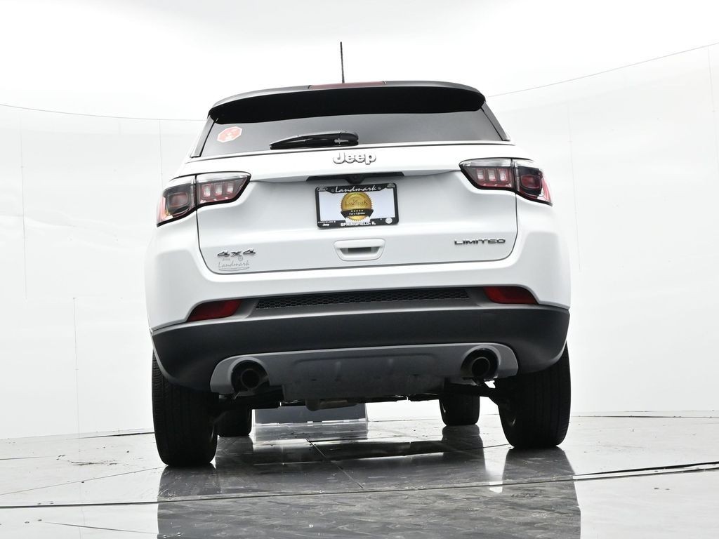 Jeep Compass Vehicle Full-screen Gallery Image 22