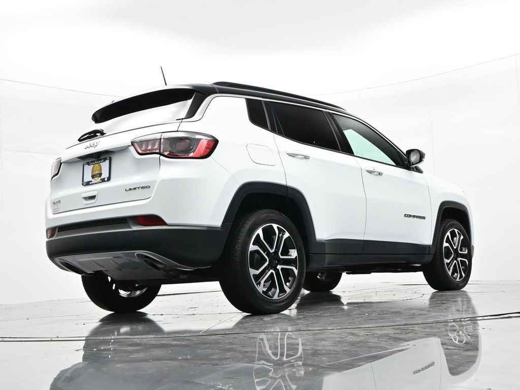 Jeep Compass Vehicle Full-screen Gallery Image 23