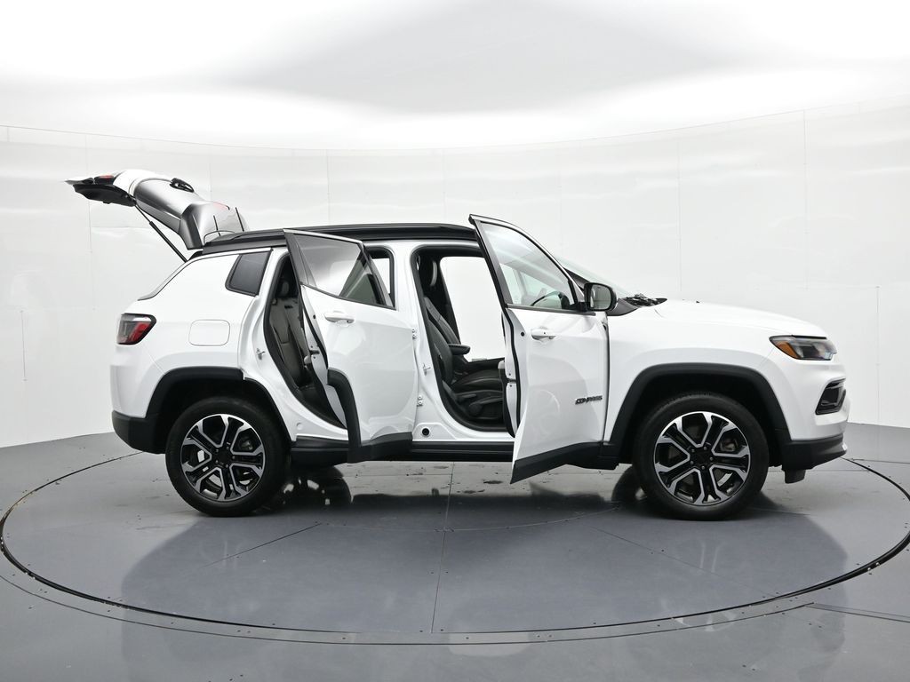 Jeep Compass Vehicle Full-screen Gallery Image 25