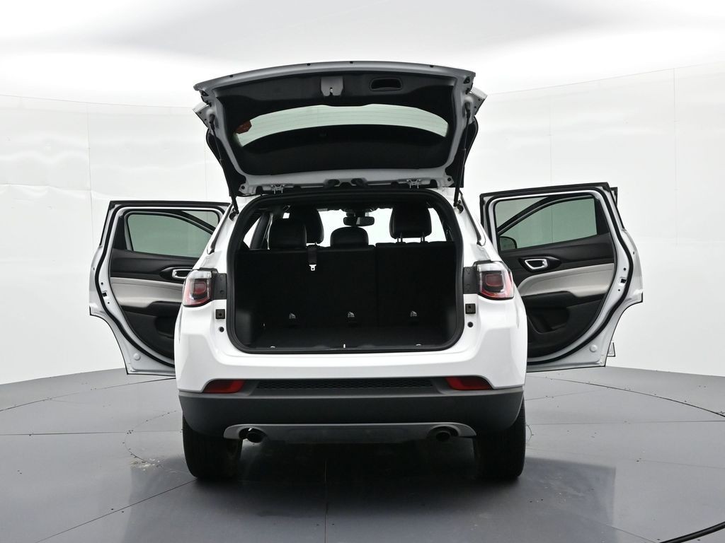 Jeep Compass Vehicle Full-screen Gallery Image 28