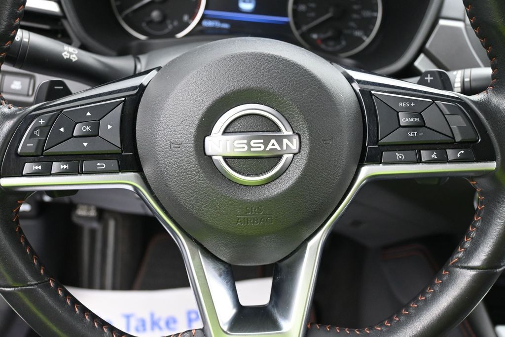 Nissan Altima Vehicle Full-screen Gallery Image 12
