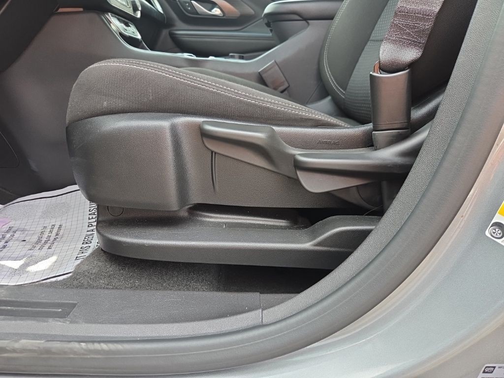 GMC Terrain Vehicle Full-screen Gallery Image 2