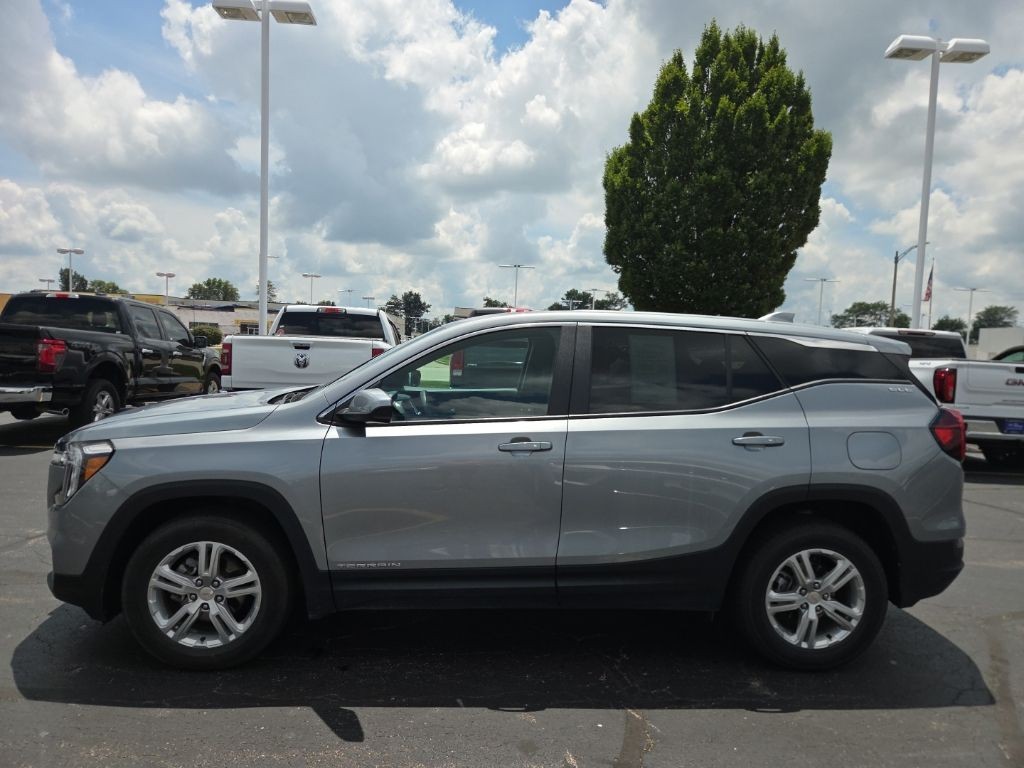 GMC Terrain Vehicle Full-screen Gallery Image 3