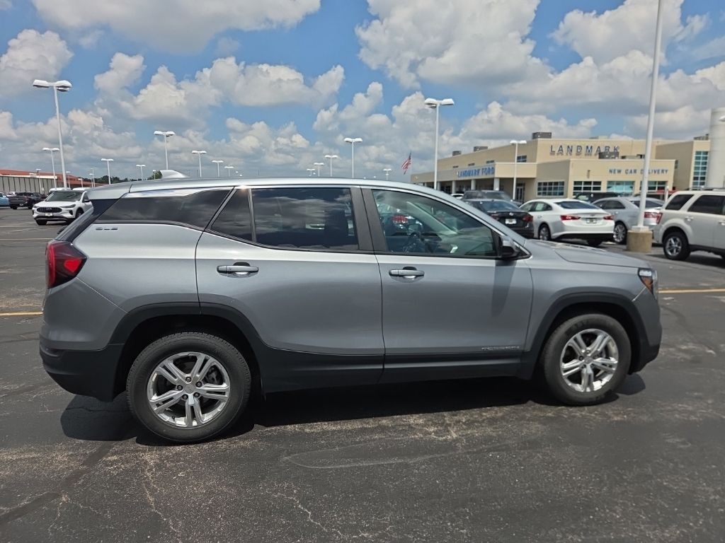 GMC Terrain Vehicle Full-screen Gallery Image 7
