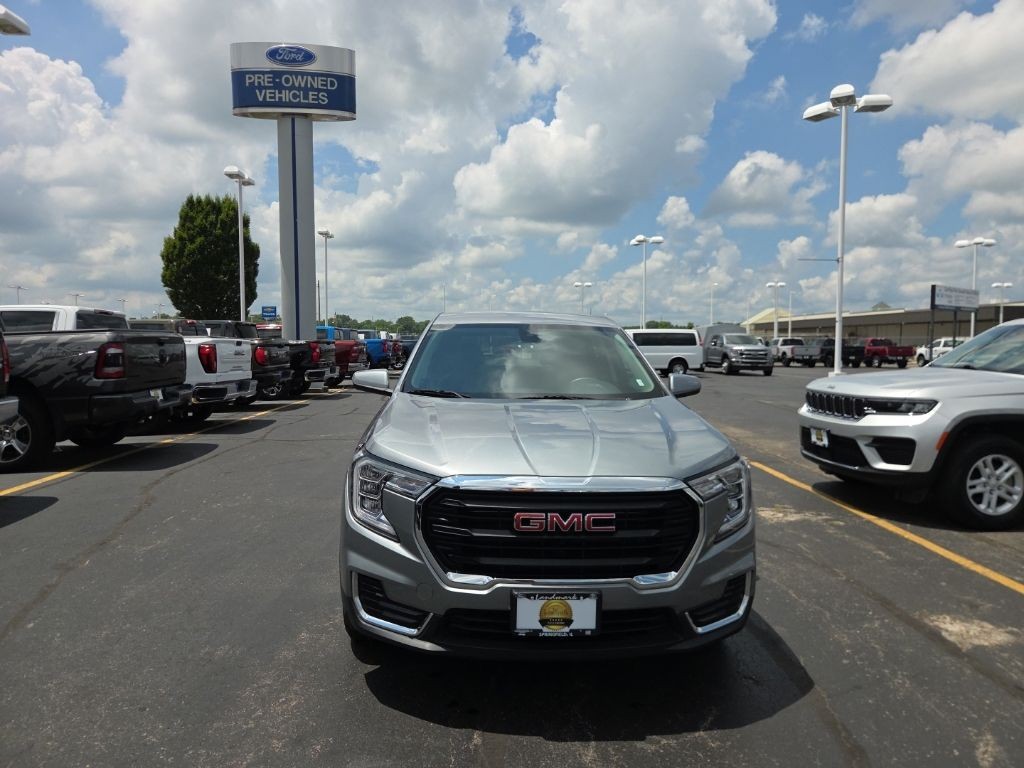 GMC Terrain Vehicle Full-screen Gallery Image 8