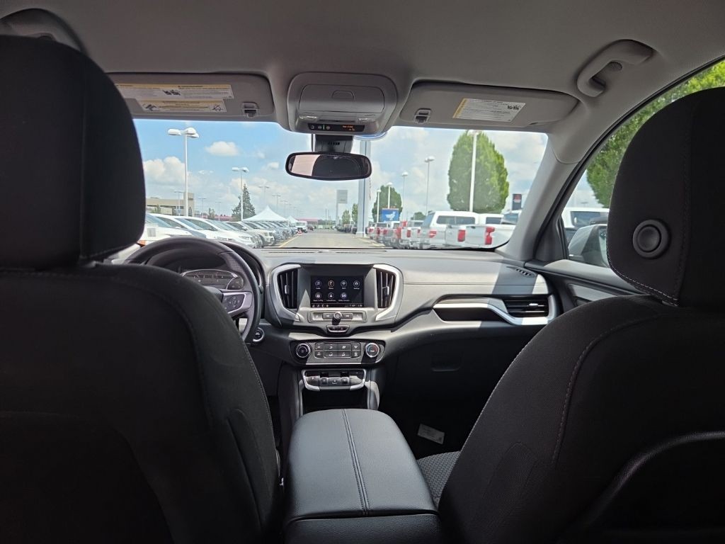 GMC Terrain Vehicle Full-screen Gallery Image 16