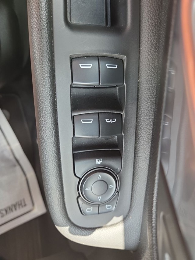 GMC Terrain Vehicle Full-screen Gallery Image 9