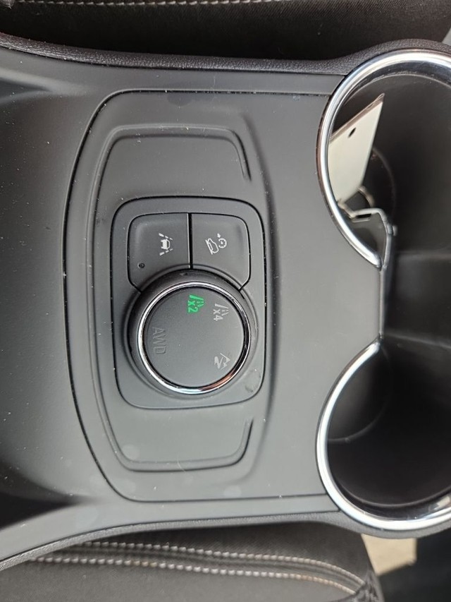 GMC Terrain Vehicle Full-screen Gallery Image 14