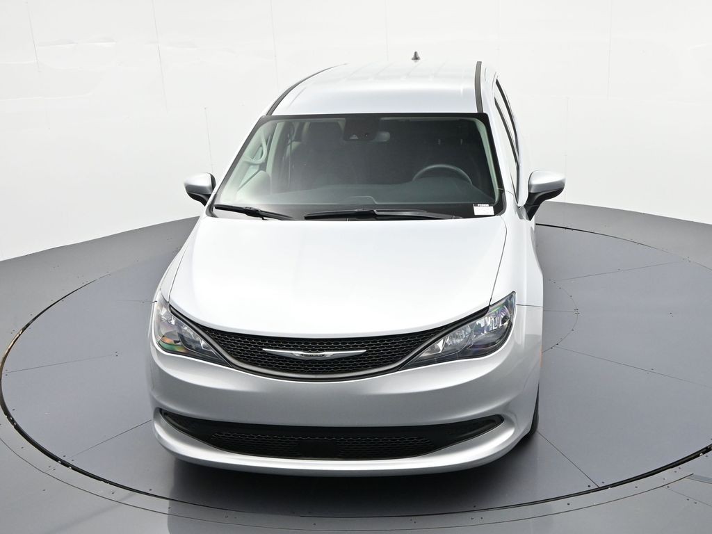 Chrysler Voyager Vehicle Full-screen Gallery Image 15
