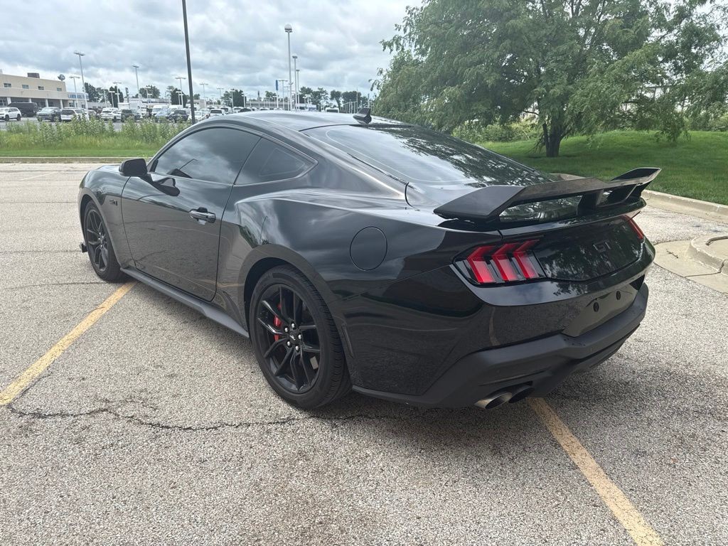 Ford Mustang Vehicle Full-screen Gallery Image 5
