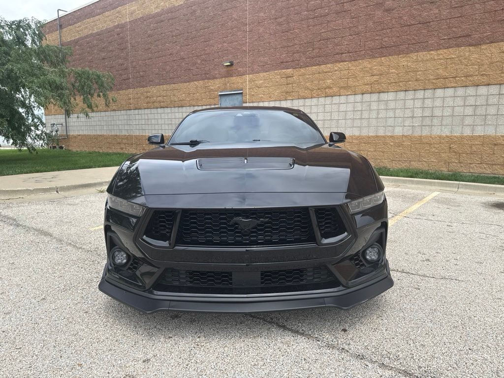 Ford Mustang Vehicle Full-screen Gallery Image 9