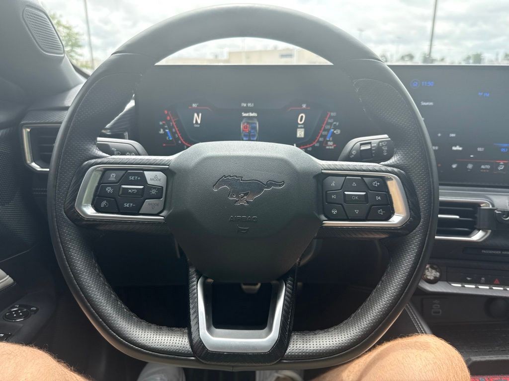 Ford Mustang Vehicle Full-screen Gallery Image 12