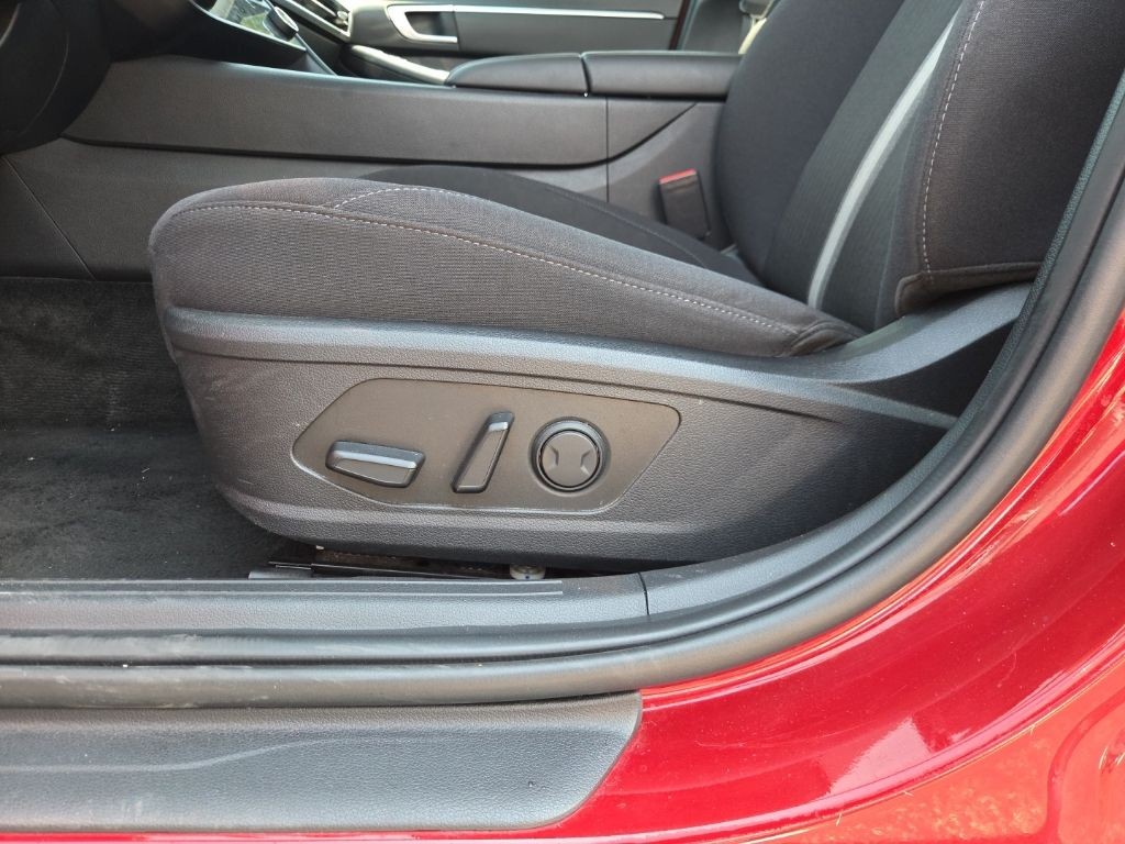 Hyundai Sonata Vehicle Full-screen Gallery Image 2